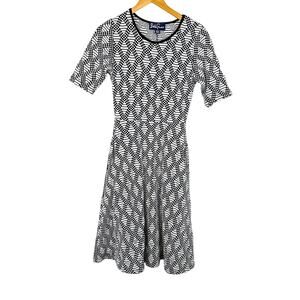 Lesley Evers White & Black Textured Pattern A-Line Half Sleeve Dress